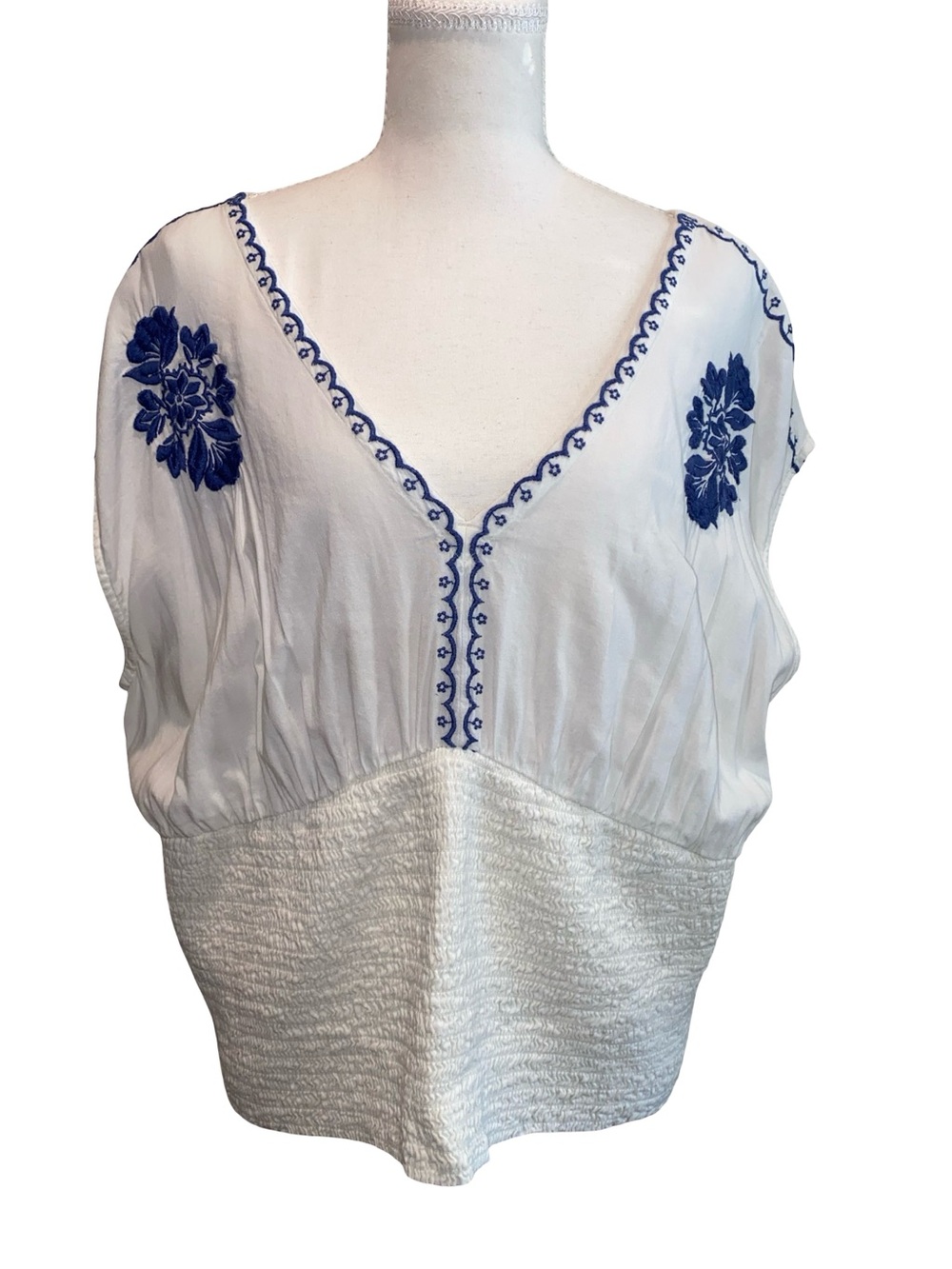 Old Navy XXL White Blue Embroidered Boho Peasant Top Smocked Waist